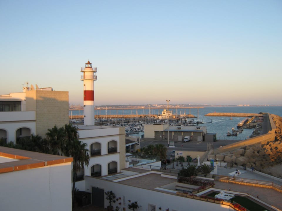 Blick zum Leuchtturm Hotel Duque de Najera