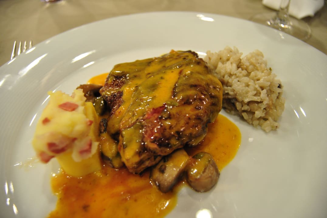 Steak mit Reis und Kartoffel Sherwood Dreams Resort