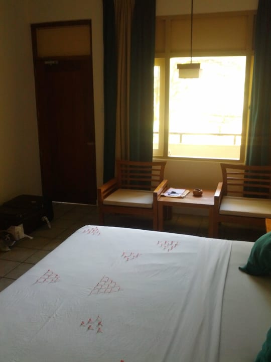 Blick vom Kleiderschrank Richtung Balkon Mermaid Hotel & Club