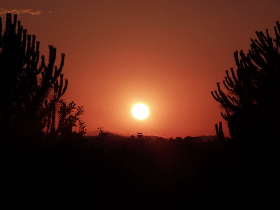 Schöner Sonnenuntergang Alba Resort Hotel