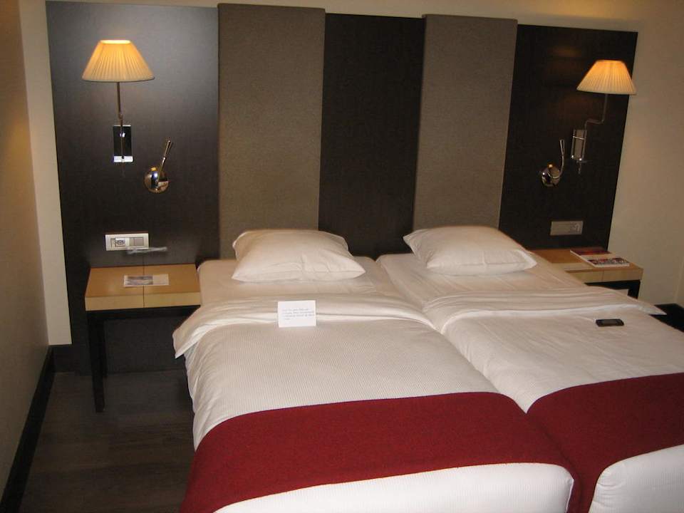 Bett Hotel NH Geneva Airport