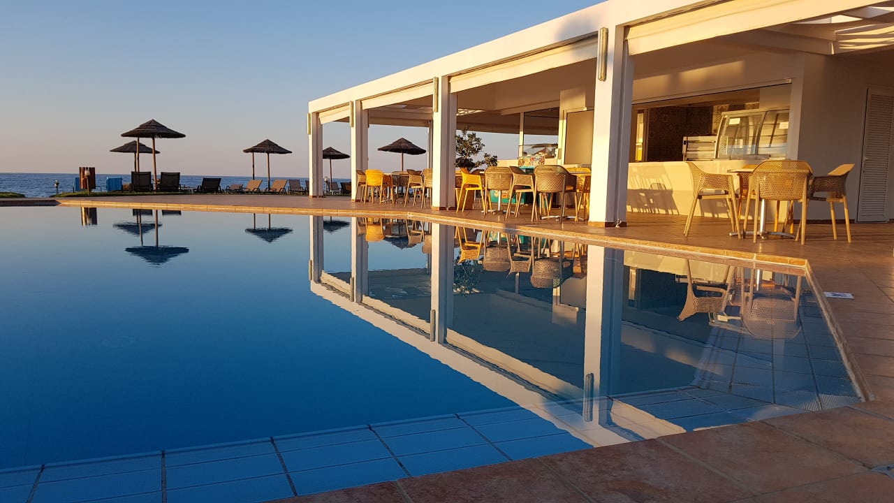 Pool Hotel Geraniotis Beach