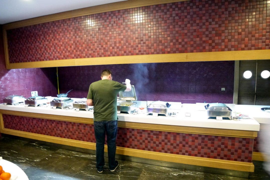 Warmtheke mit Grillgerichten Ramada Plaza by Wyndham Antalya