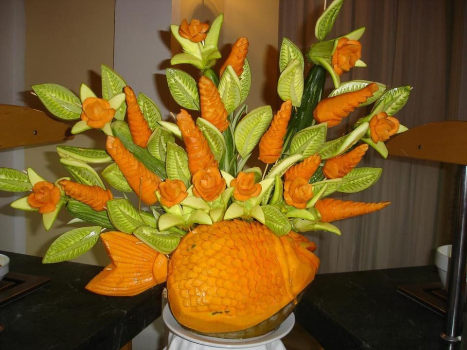 Kunstvolle Büffetdekoration Mahdia Beach & Aquapark