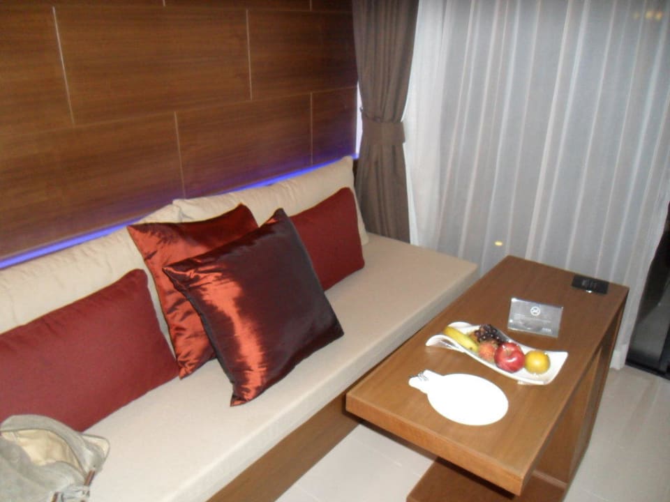 Вечером нам положили бесплатно фрукты)) Novotel Phuket Kata Avista Resort and Spa