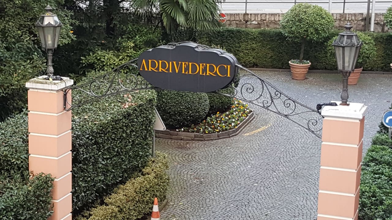 Hotel Einfahrt Villa Sassa