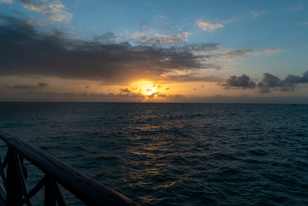 Strand Le Mersenne Zanzibar, Autograph Collection