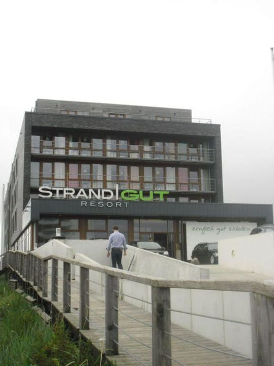 Blick auf den Haupteingang Strandgut Resort