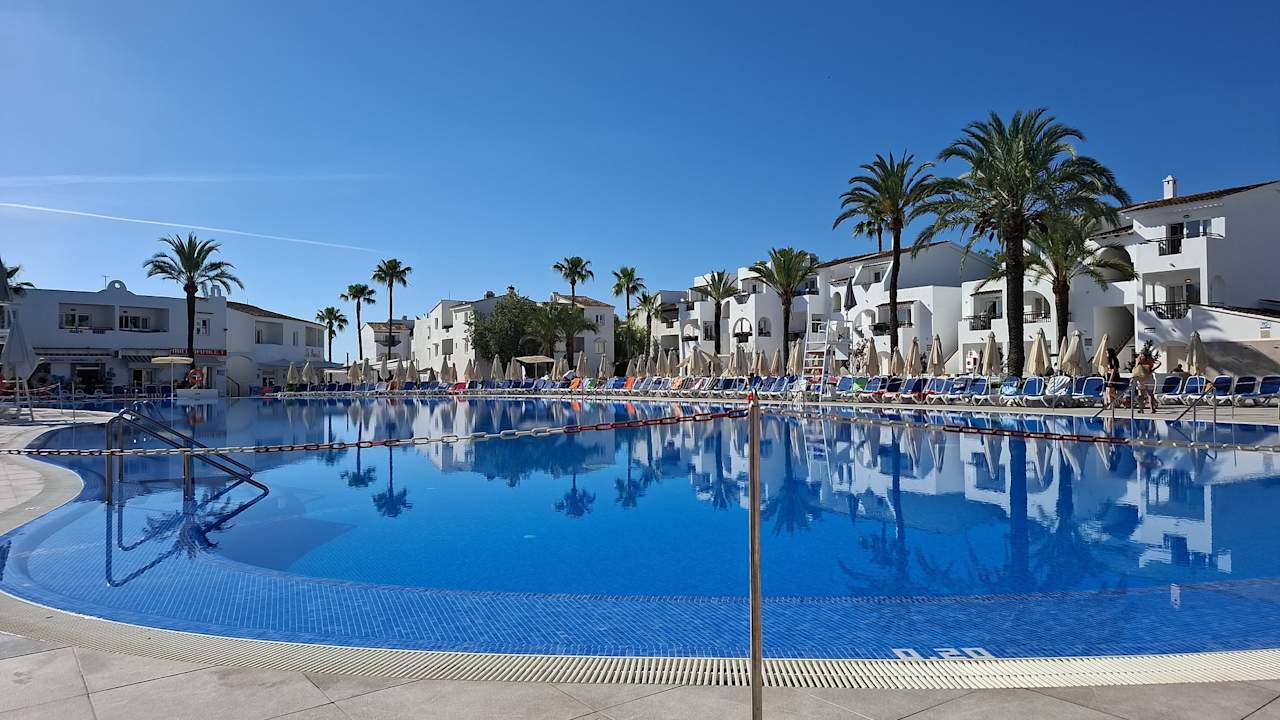 Pool Globales Bouganvilla