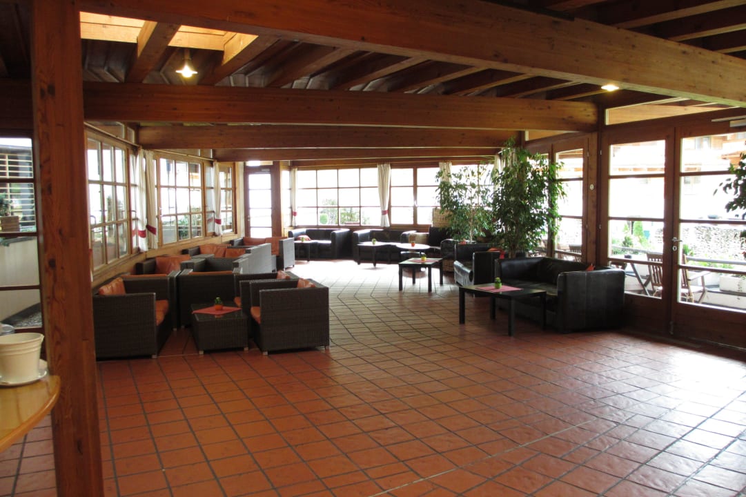 Sitzmöglichkeit im Bereich der Lobby Gut Wenghof - Family Resort