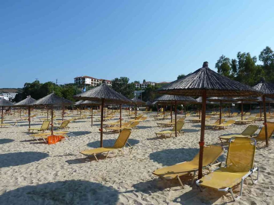 Strand am frühen Morgen Akrathos Beach Hotel