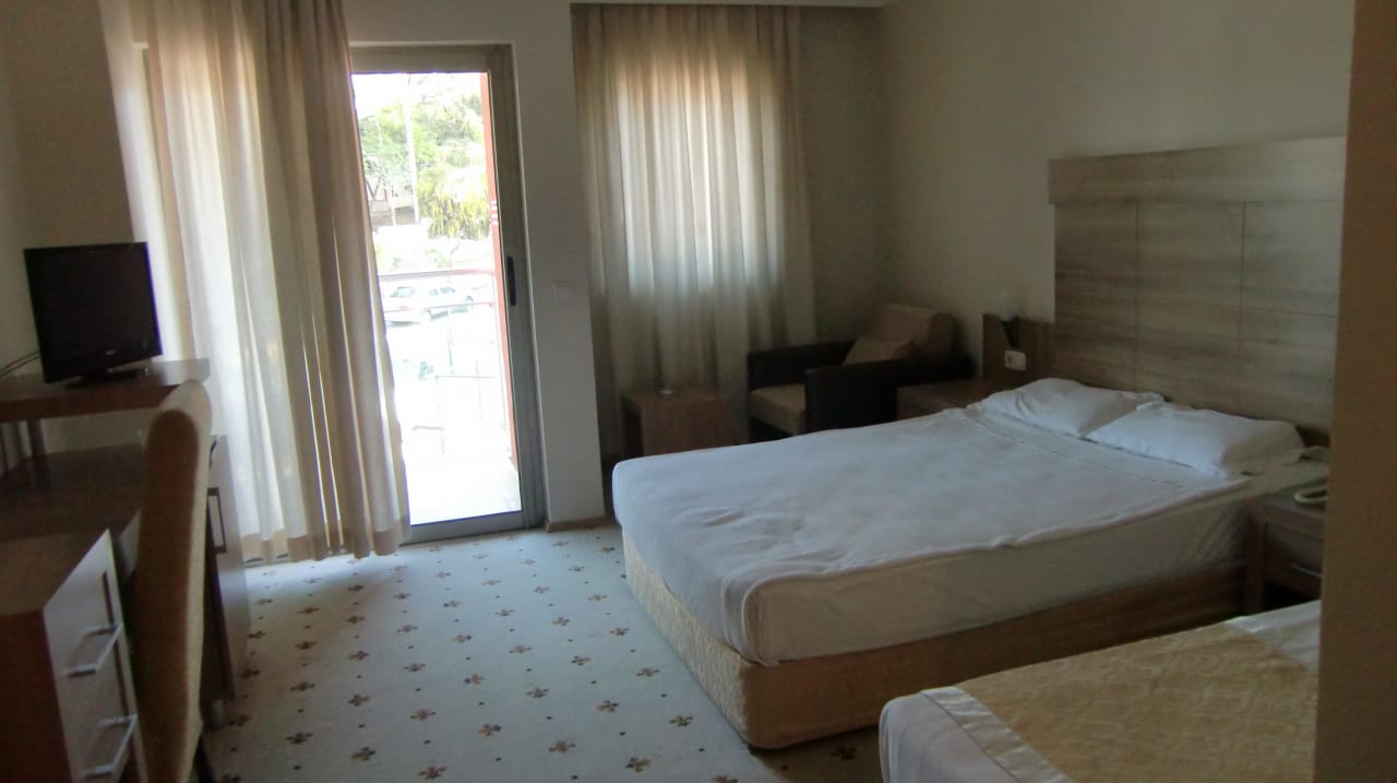 Bequemes Bett Club Side Coast