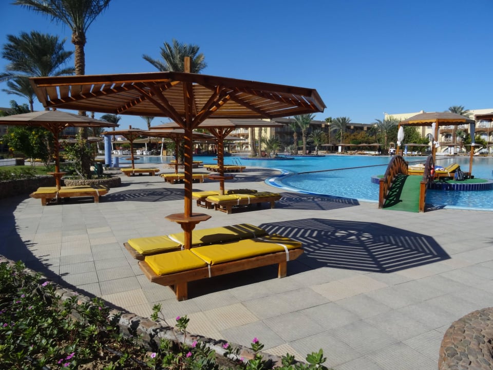 Pool 1 an der Rezeption Desert Rose