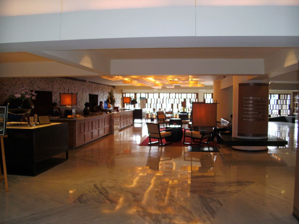 Lobby und Eingang Ramada Plaza by Wyndham Bangkok Menam Riverside