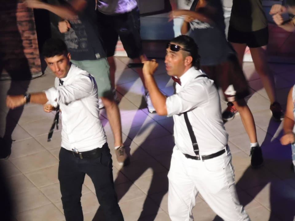 Animation mit ADO Aska Bayview Resort