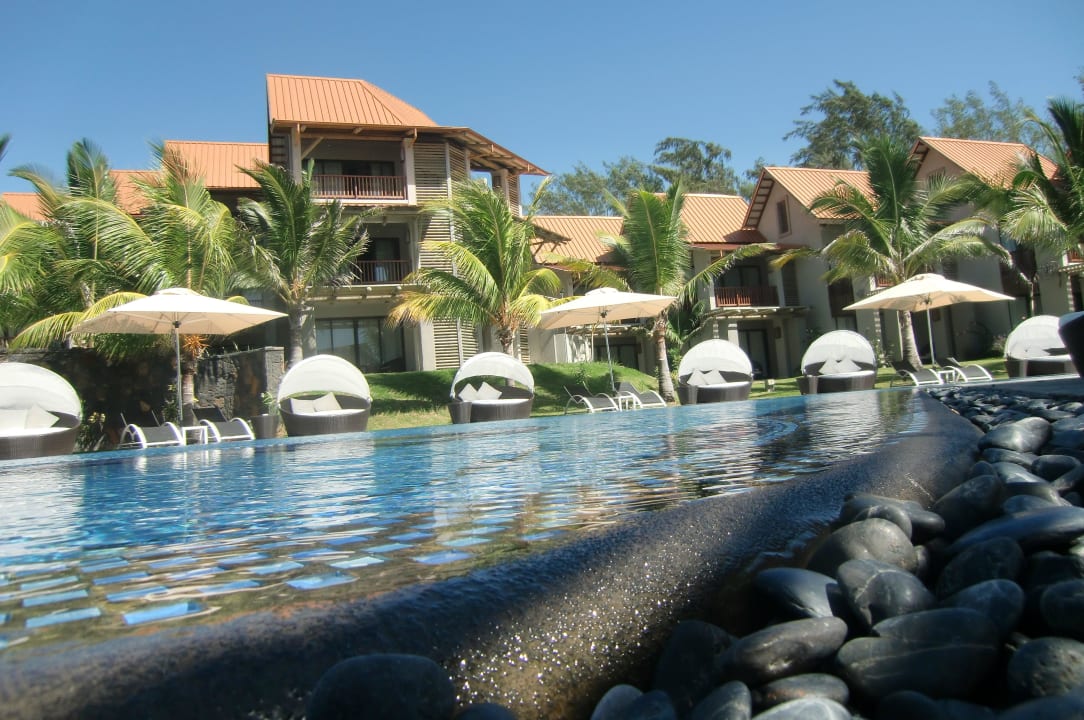 Pool Crystals Beach Resort Belle Mare, a member of Radisson Individuals