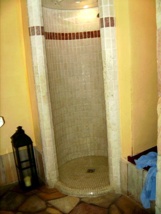 Die Dusche im Vorraum der Solegrotte DORMERO Hotel Bonn - Windhagen