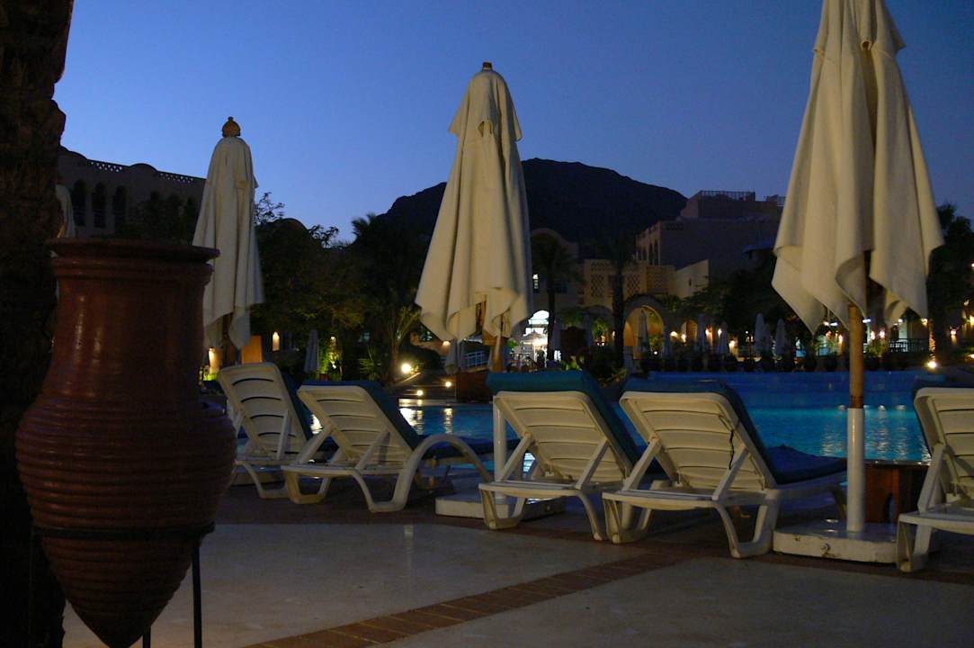 Widok na hotel od strony basenu El Wekala Aqua Park Resort Taba Heights