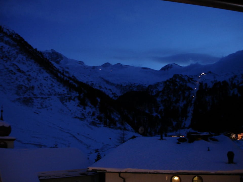 Ausblick vom Zimmer am Abend Hotel Klausnerhof