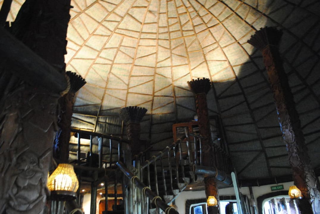 Lobby Serengeti Serena Safari Lodge