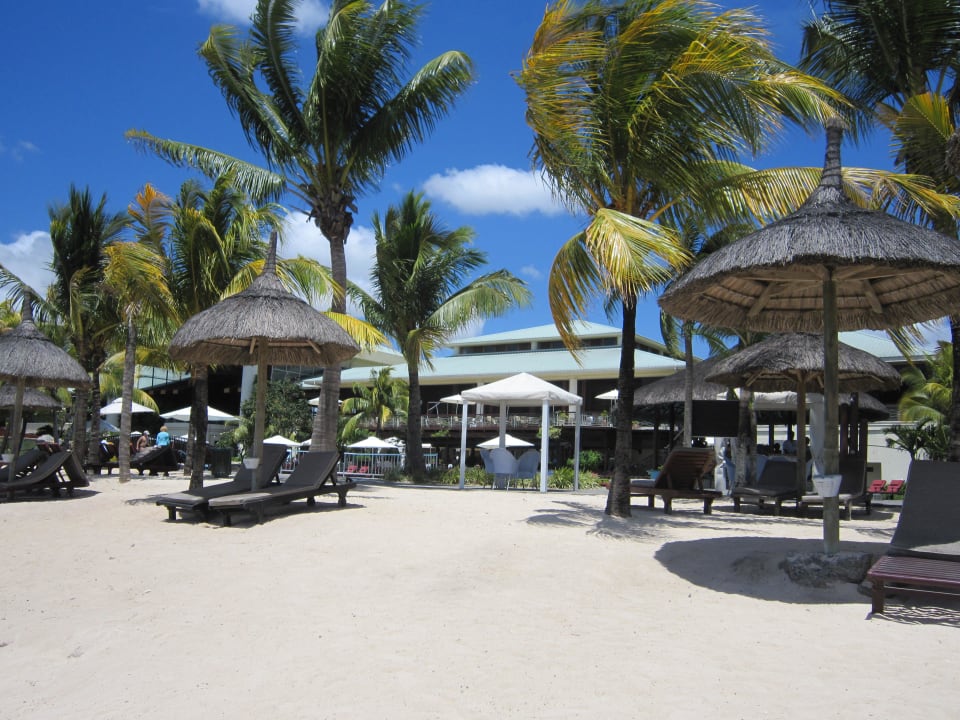 Blick vom Strand zum Hotel Le Meridien Ile Maurice