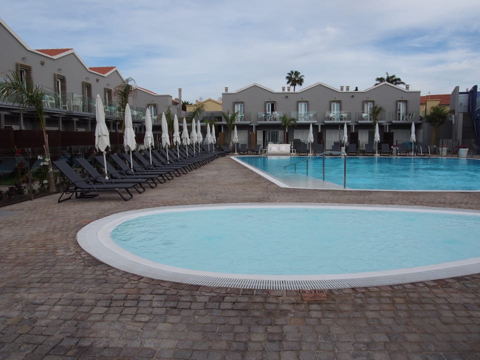 Pool LIVVO Los Calderones