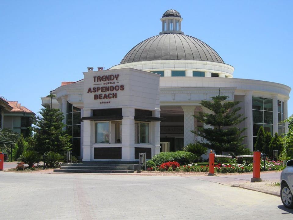 Hoteleingang von vorne Trendy Aspendos Beach Hotel