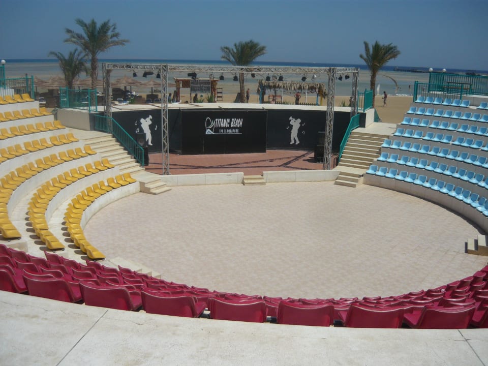 Amphitheater (Meer im Hintergrund) Titanic Beach Spa & Aqua Park