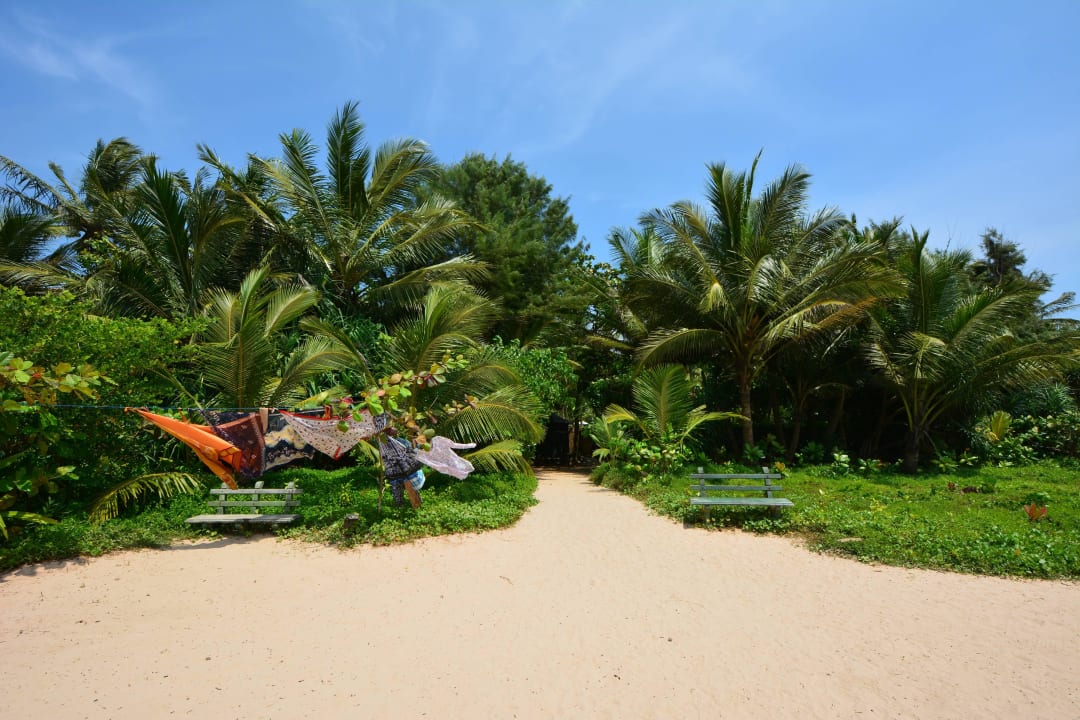 Eingang vom Strand Hotel Lanka Princess Ayurveda