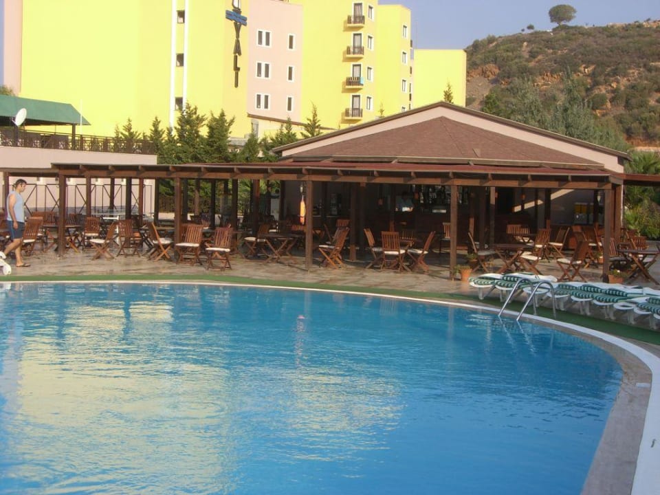 Pool und Poolbar Club Yali Hotels & Resort