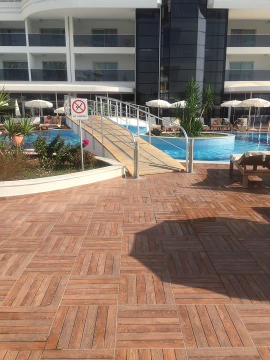 Pool Laguna Beach Alya Resort & Spa Hotel