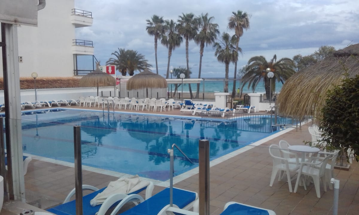 Pool R2 Veronica Beach Hotel