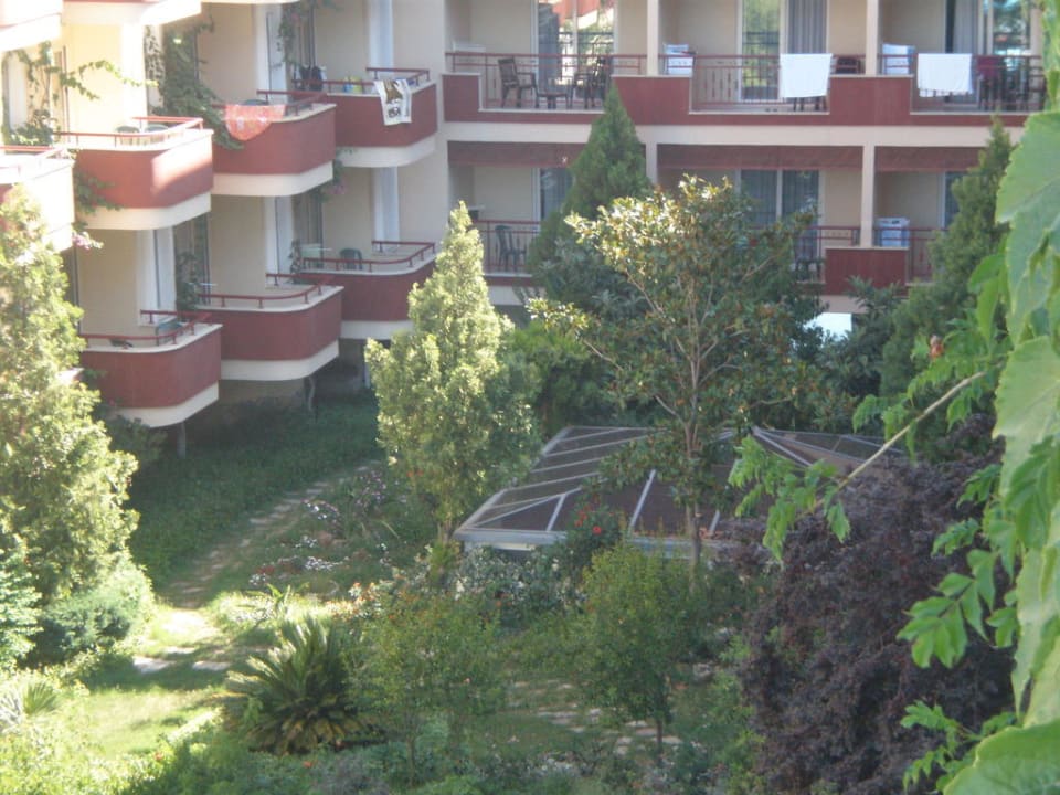 Innenhof des Hotels Holiday Park Resort