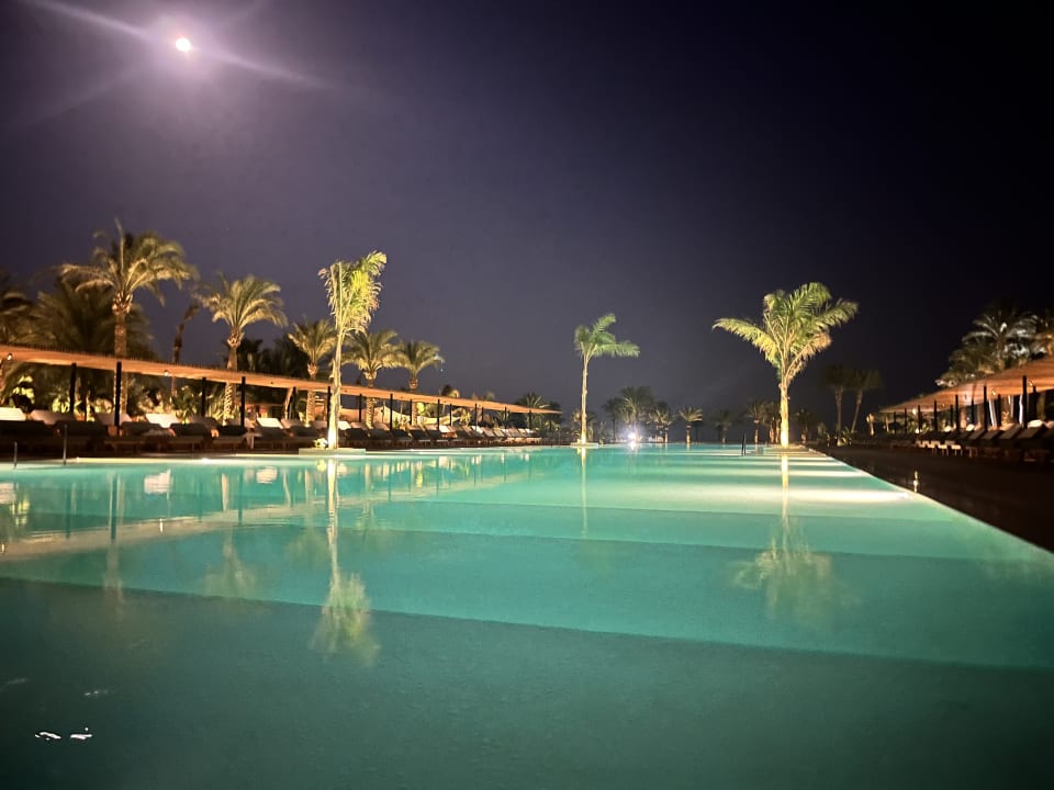 Pool Serry Beach Resort