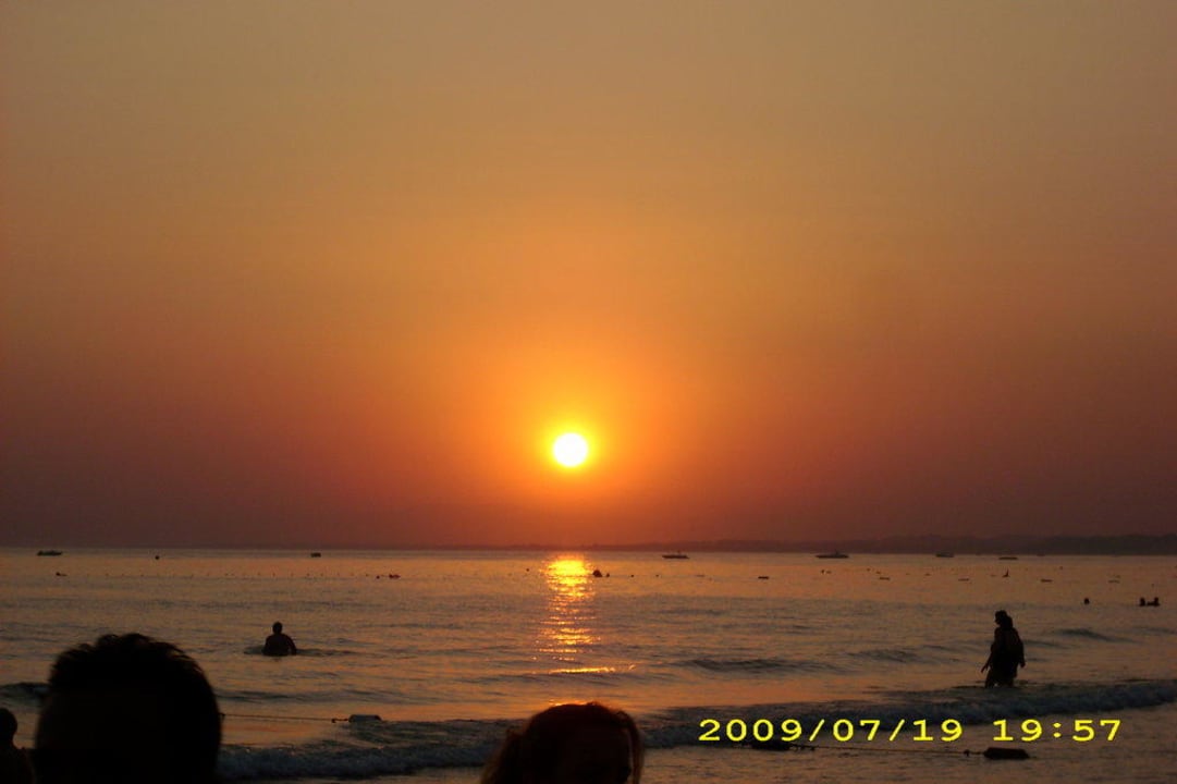 Sonnenuntergang am Hotelstrand Side Star Beach