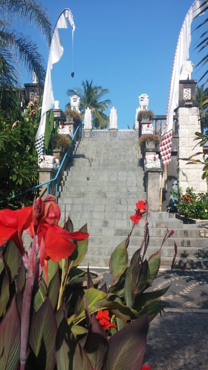 Aufgang zum Dachpool Bali Mandira Beach Resort & Spa