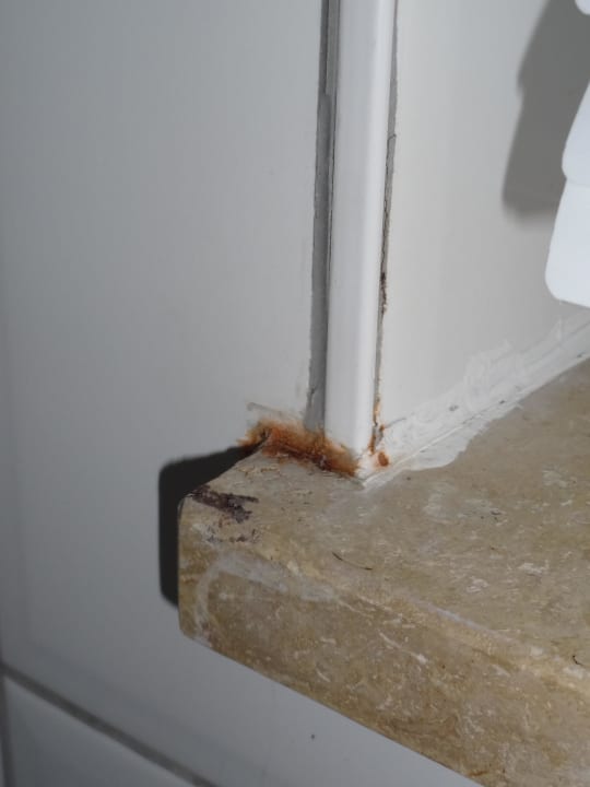 Schimmel und Dreck im Bad AKZENT Hotel Aufkirchen