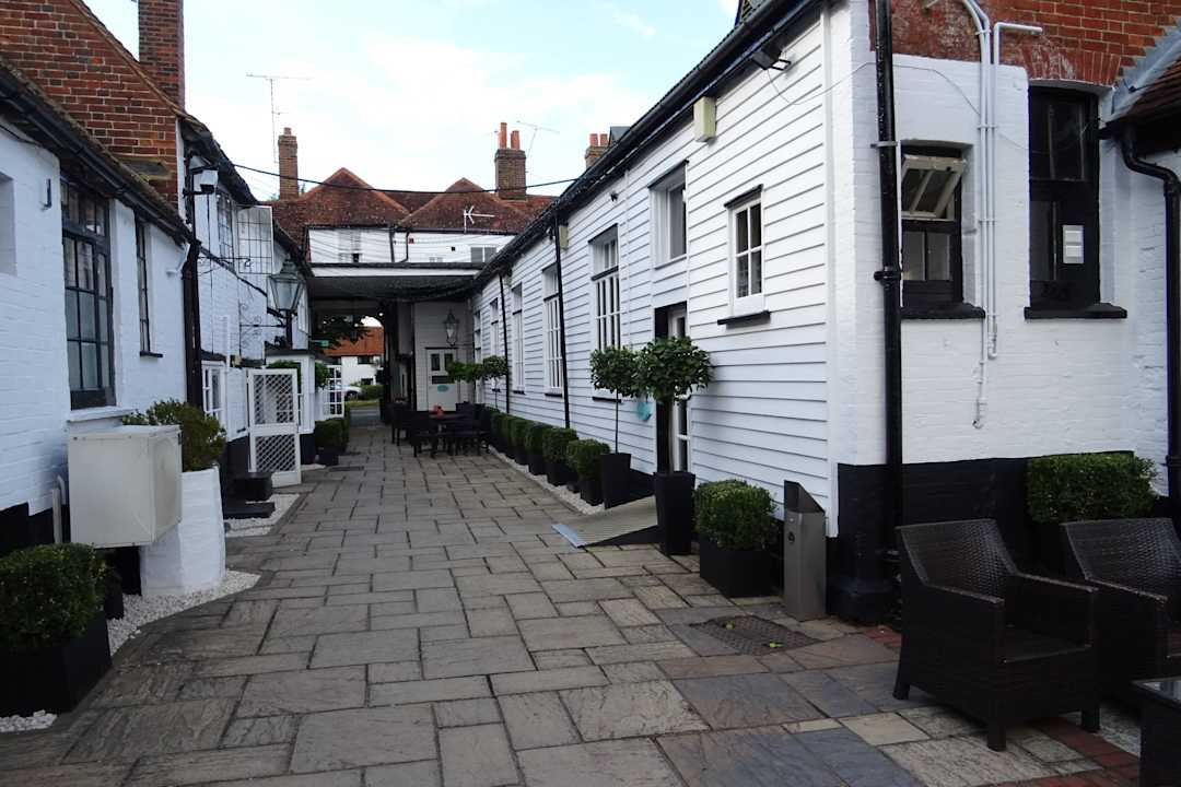 Durchgang zum Restaurant Hotel The Talbot Inn