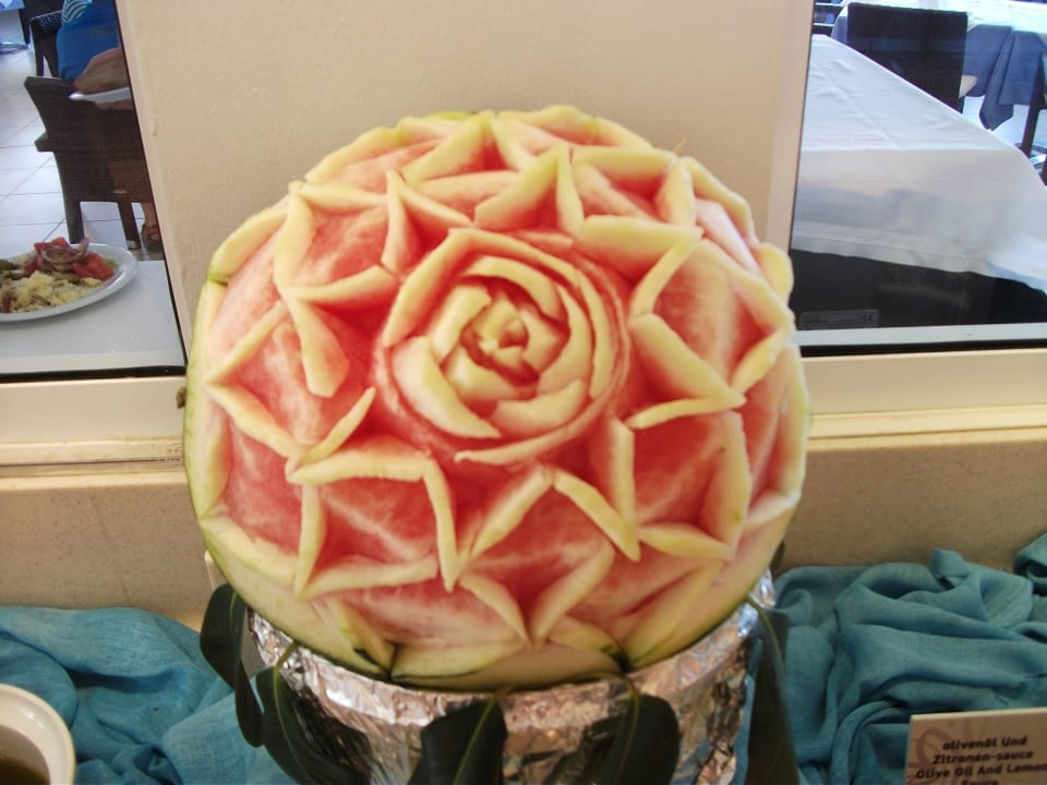 Melonenkunstwerk Hotel Corissia Princess