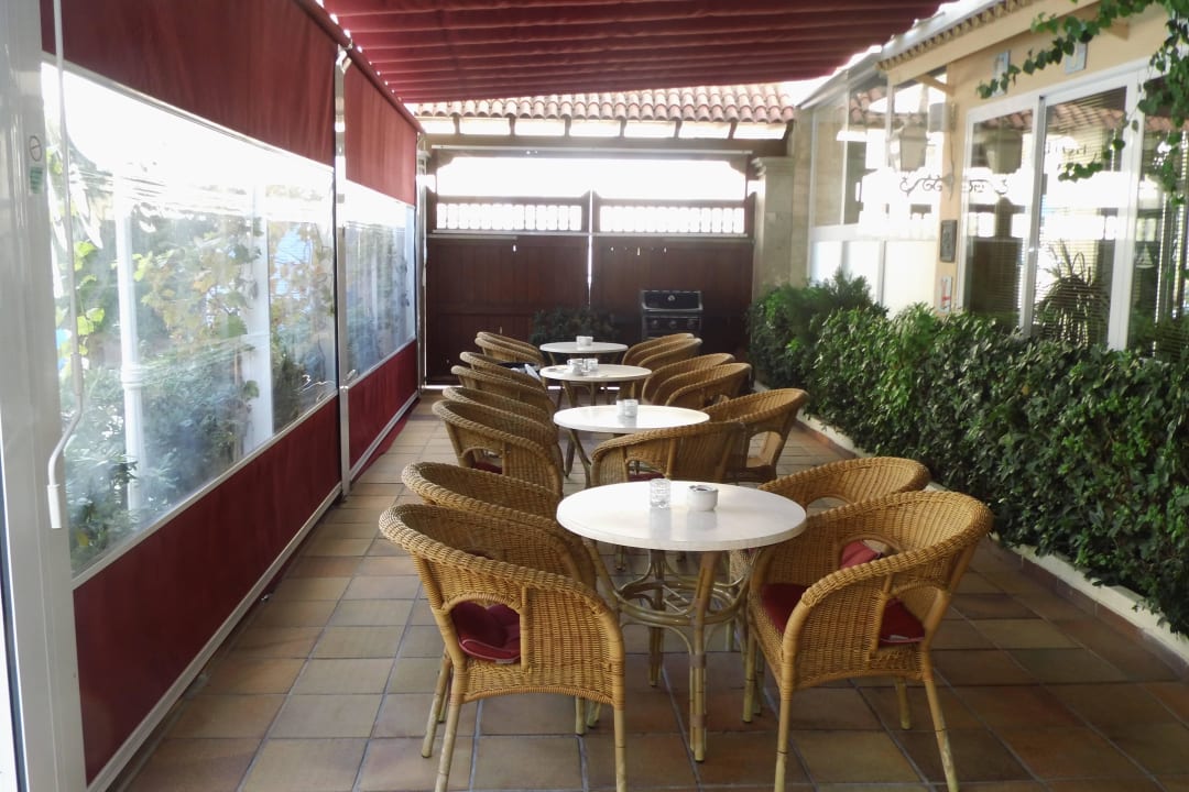 Überdachter Aussenbereich für Raucher Hotel Amoros