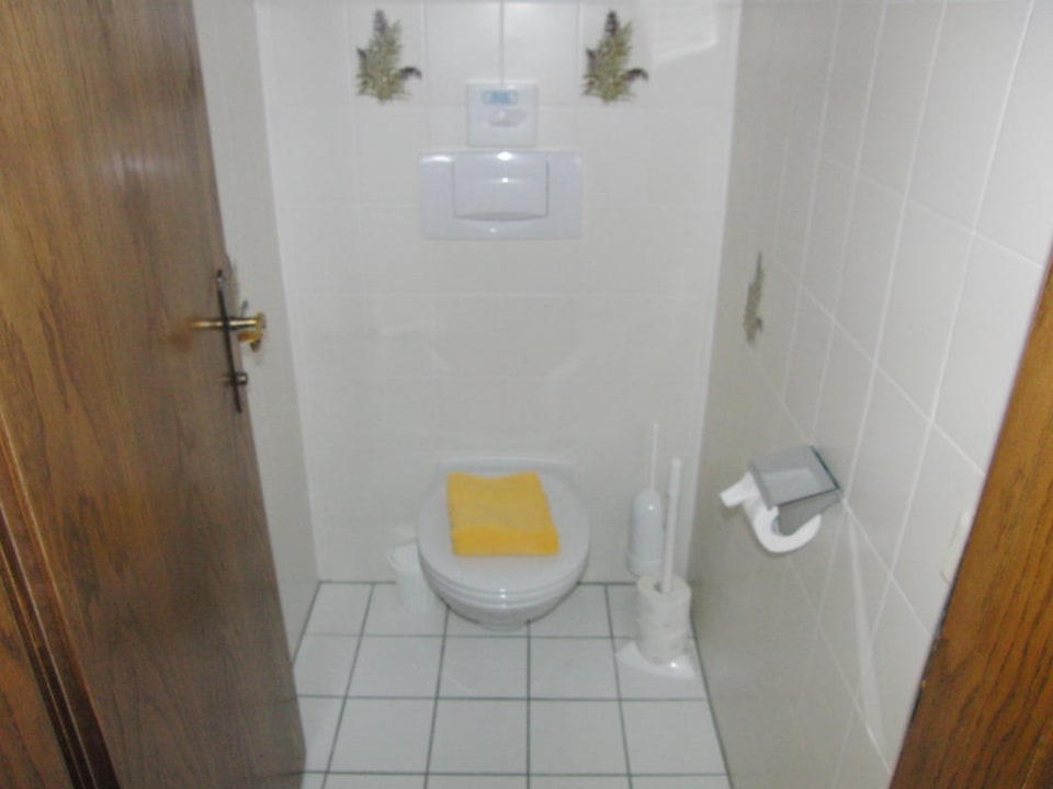 Die Toilette (separiert vom Bad) Die Seitenalm