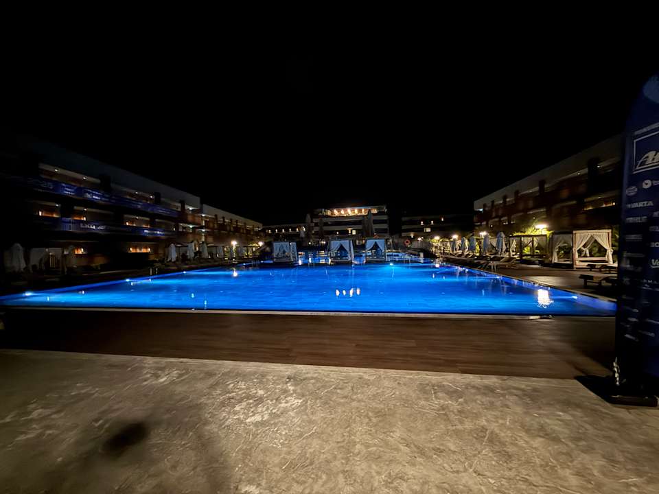 Pool Jacaranda Luxury Resort