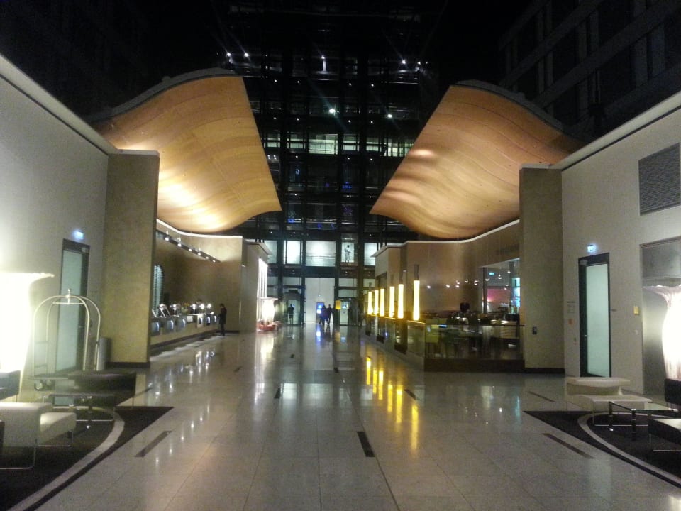Lobbybereich Hilton Frankfurt Airport