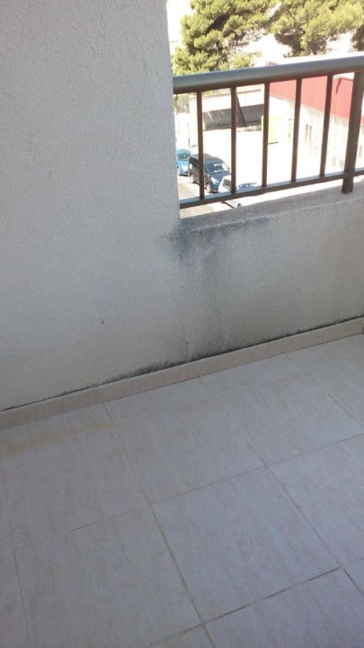 Schimmel am Balkon Guya Wave Hotel