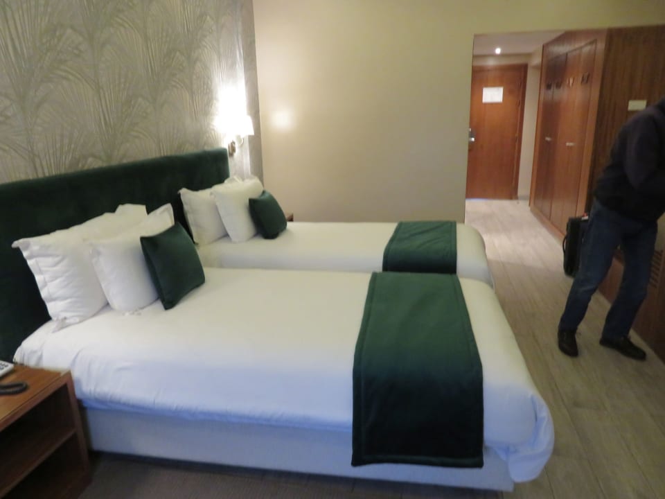 Zimmer Kenzi Rose Garden