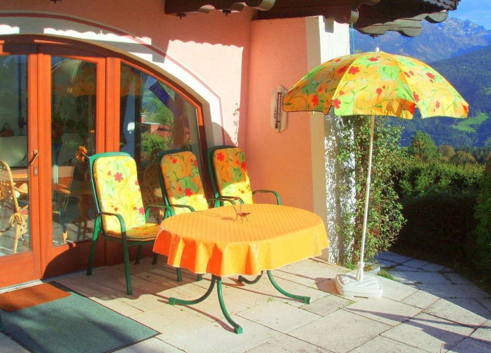 Große Sonnenterrasse mit Gartenblick Landpension Köberl