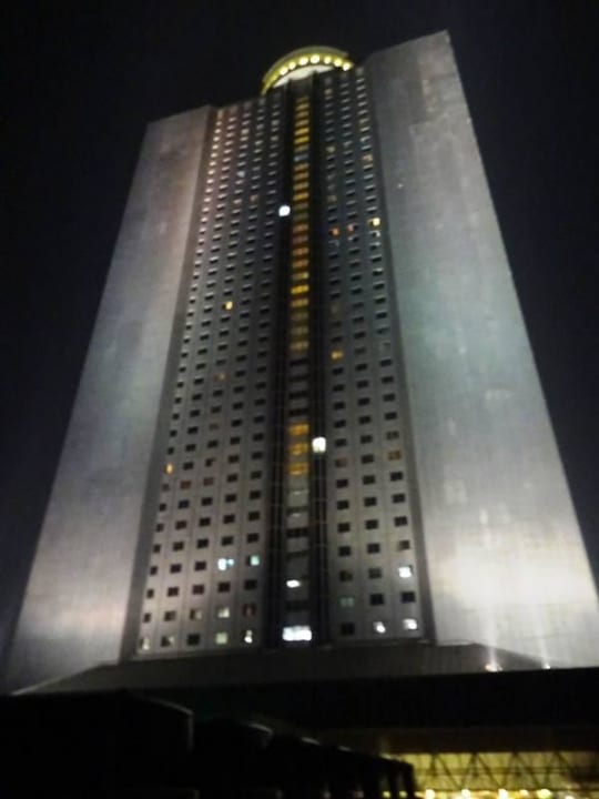 From the car park at night Hotel Yanggakdo