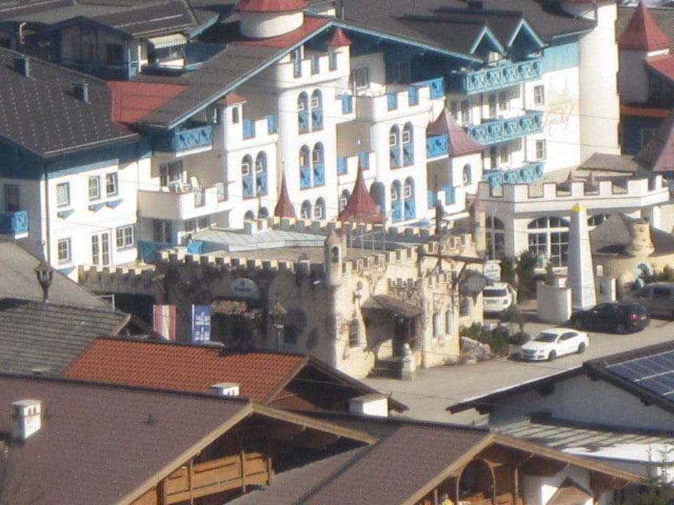 Foto vanaf de berg genomen tijdens skien Schlosshotel Lacknerhof