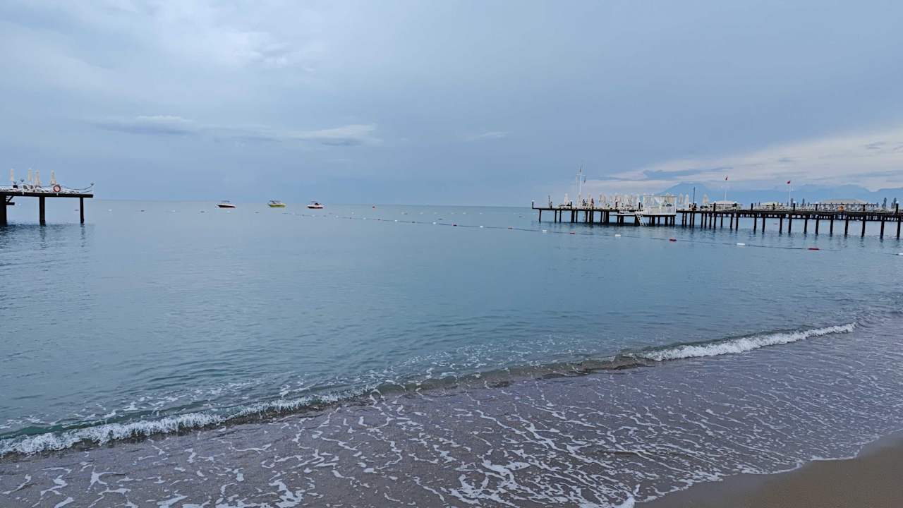 Strand Saturn Palace Resort Hotel