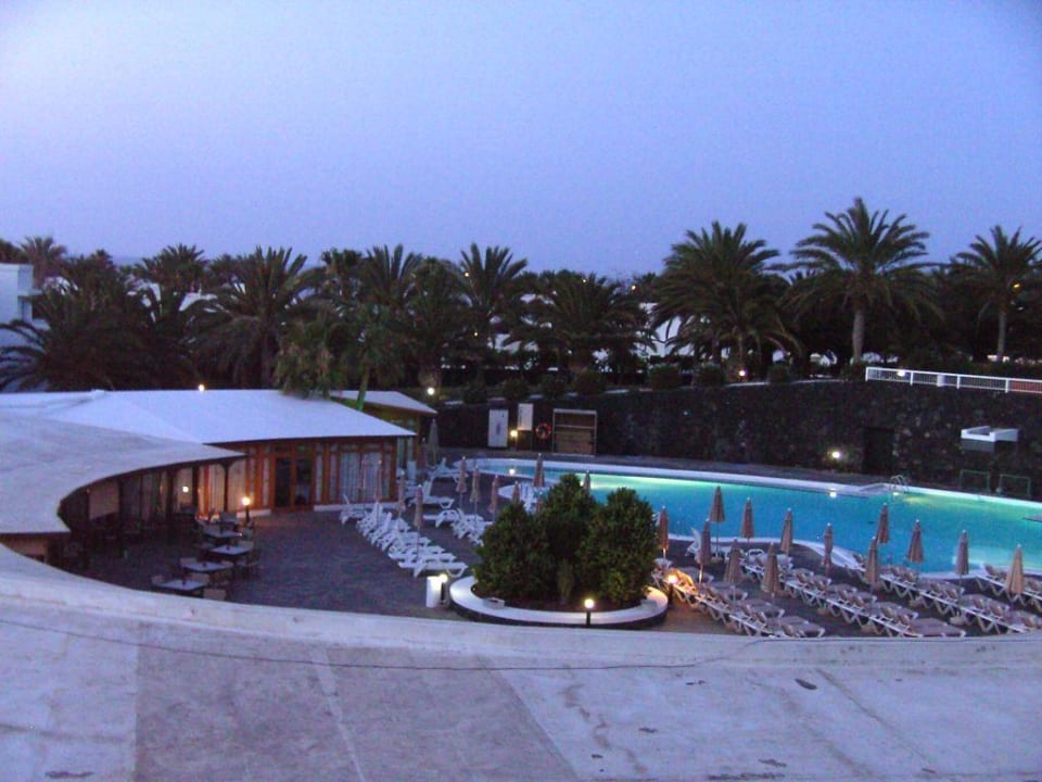 Blick vom Zimmer auf den Hotelpool Relaxia Olivina